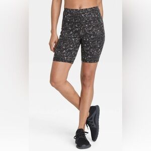 •ALL IN MOTION•NWOT BLACK & GRAY HIGH RISE BRUSHED SCULPT BIKER SHORTS SMALL